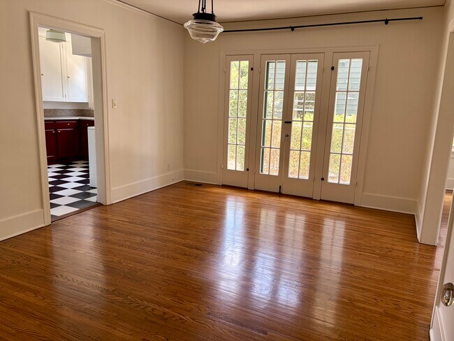 Building Photo - 2339 W 21st St Unit 1