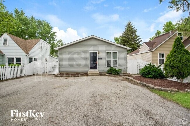 Building Photo - 319 Fairlawn Dr Rental