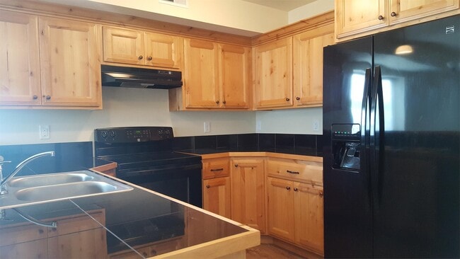 Photo - 3263 Catron St