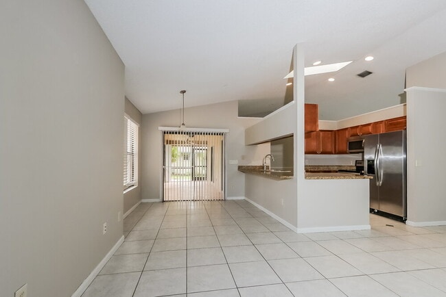 Photo - 1653 Primrose Ln