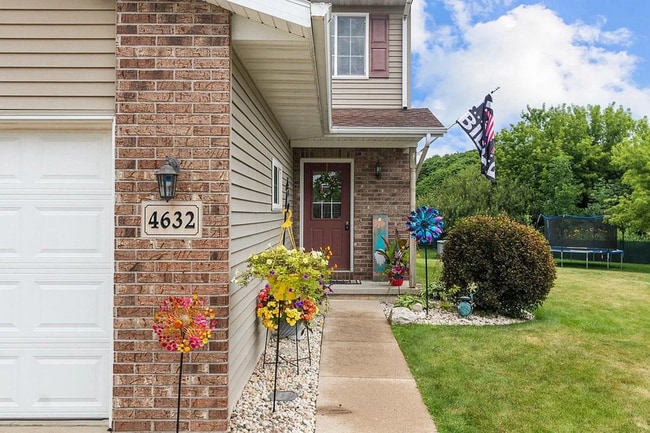 Building Photo - 4632-4634 Ridge Ct