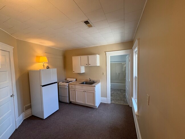 Kitchen - 2120 Cherry St Unit Apt 2N