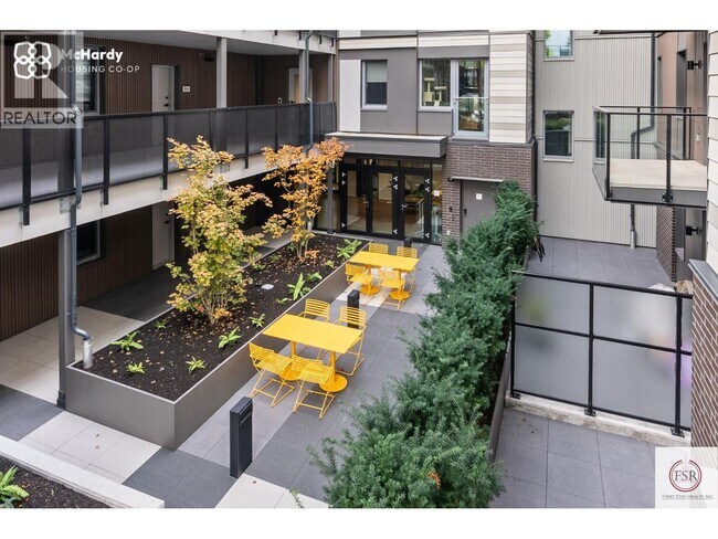 Photo - 5085 McHardy St