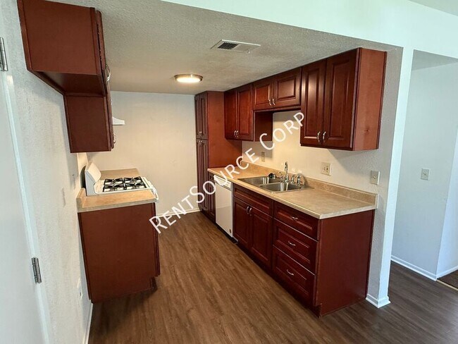 Photo - 1311 W Ave J 4