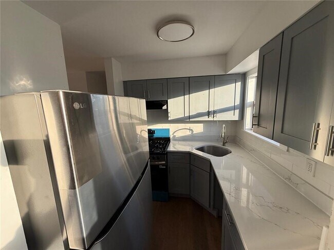 Photo - 120-36 Marsden St