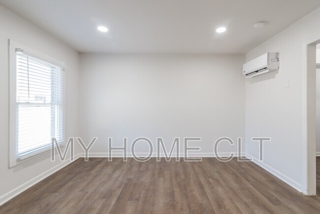 Photo - 931 Cantwell St