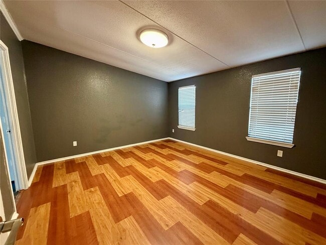 Photo - 107 Shady Oaks Dr