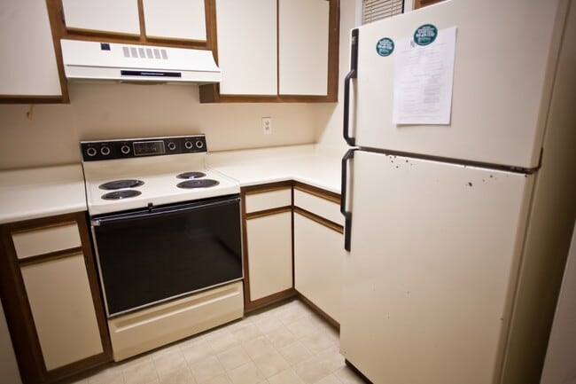 Photo - Live close to campus at Mill Creek. Pool a...