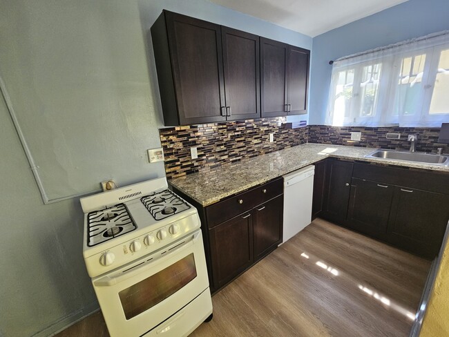 Photo - 504 N Sweetzer Ave