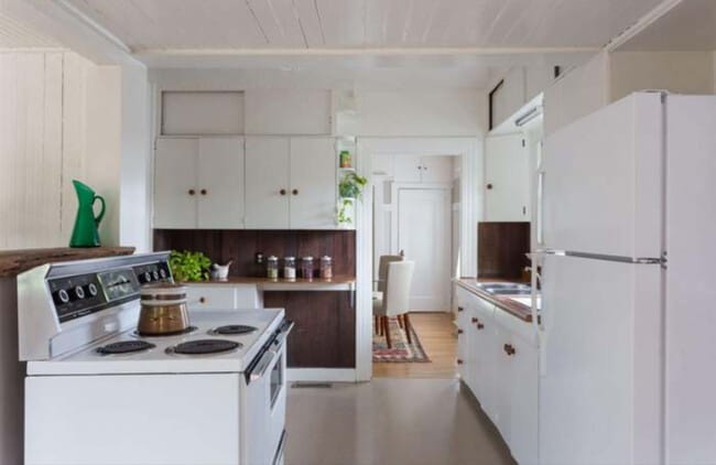 Kitchen - 2709 McGee Ave