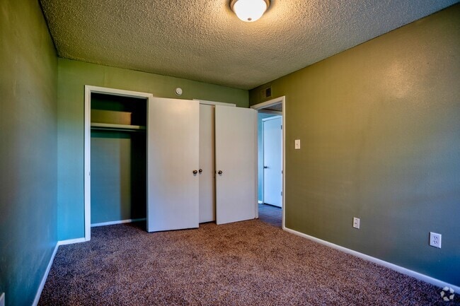 2BR,1BA 825SqFt