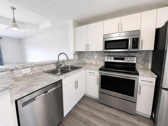 Building Photo - 14057 SW 121st Pl