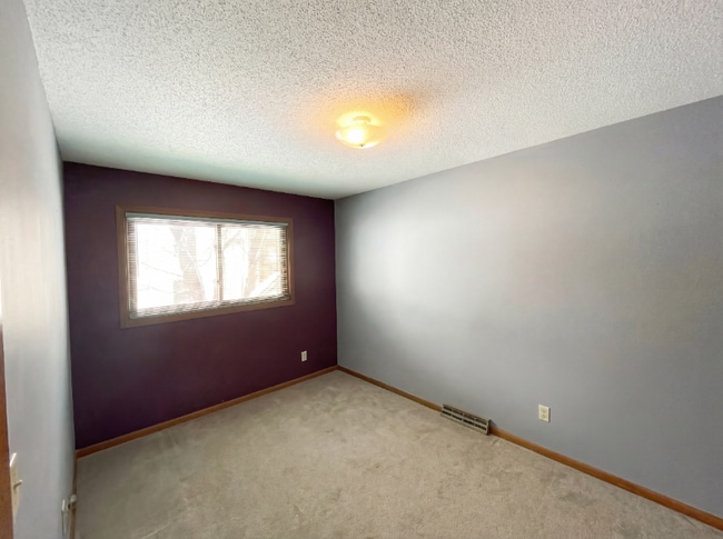 Photo - 873 Iowa Ave W