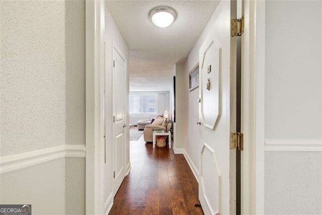 Building Photo - 2479 Peachtree Rd NE Unit 304 Rental