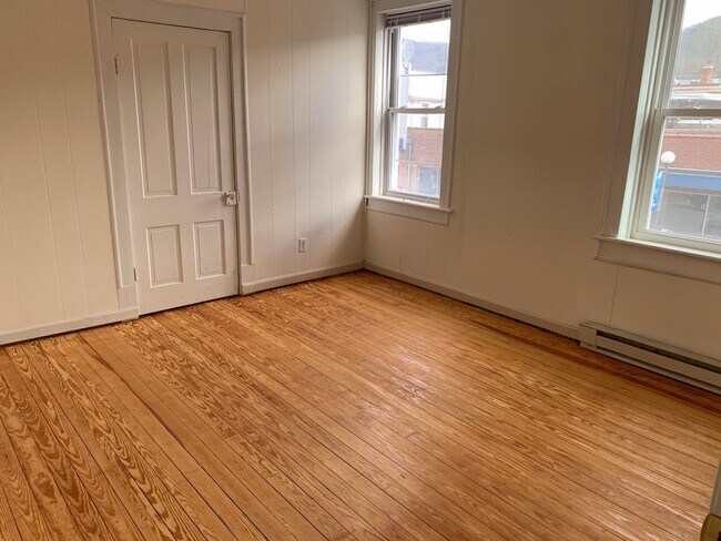 Photo - Downtown Buena Vista 2nd floor apartment 5BR, 1 Ba