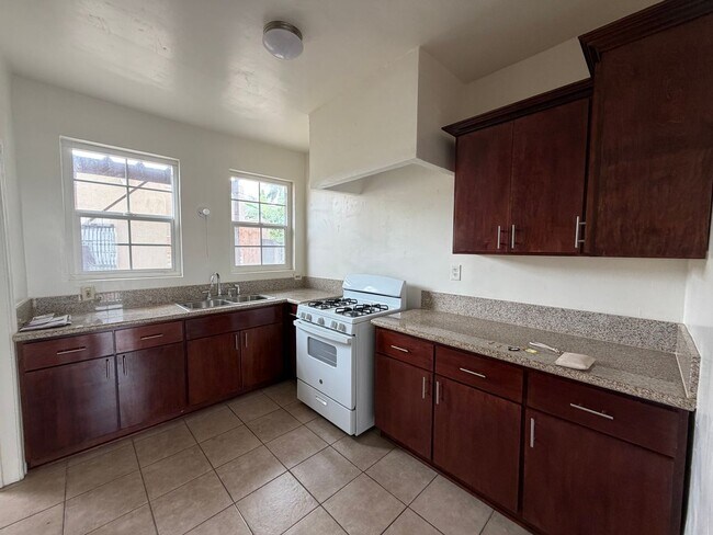 Photo - Mid-City 2 Bedroom 1 Bath Gem