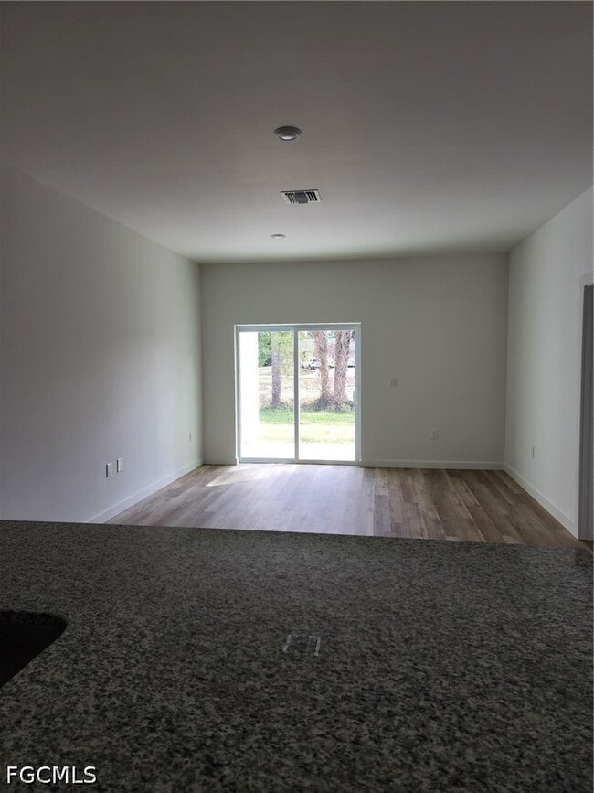 Photo - 2431 Lola Ave S