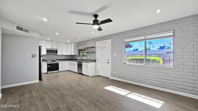 Photo - 6739 N 16th St