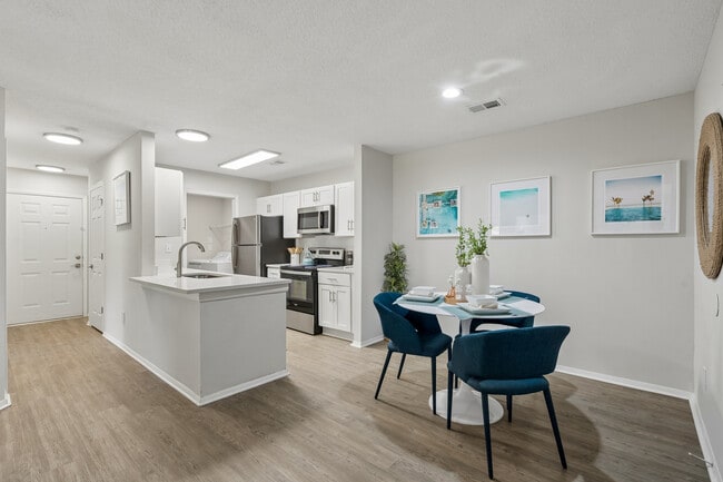 Dining area & kitchen - The Cooper