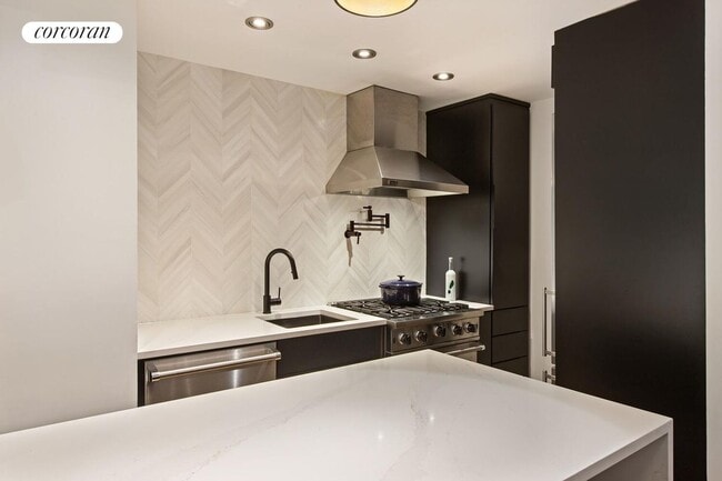 Photo - 39 E 12th St