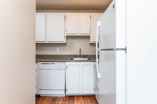 Photo - Moreland Place Apartments