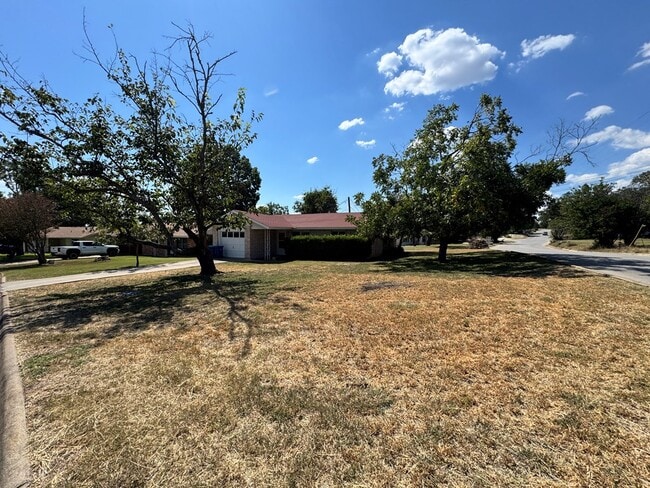 Photo - 719 Lake Dr