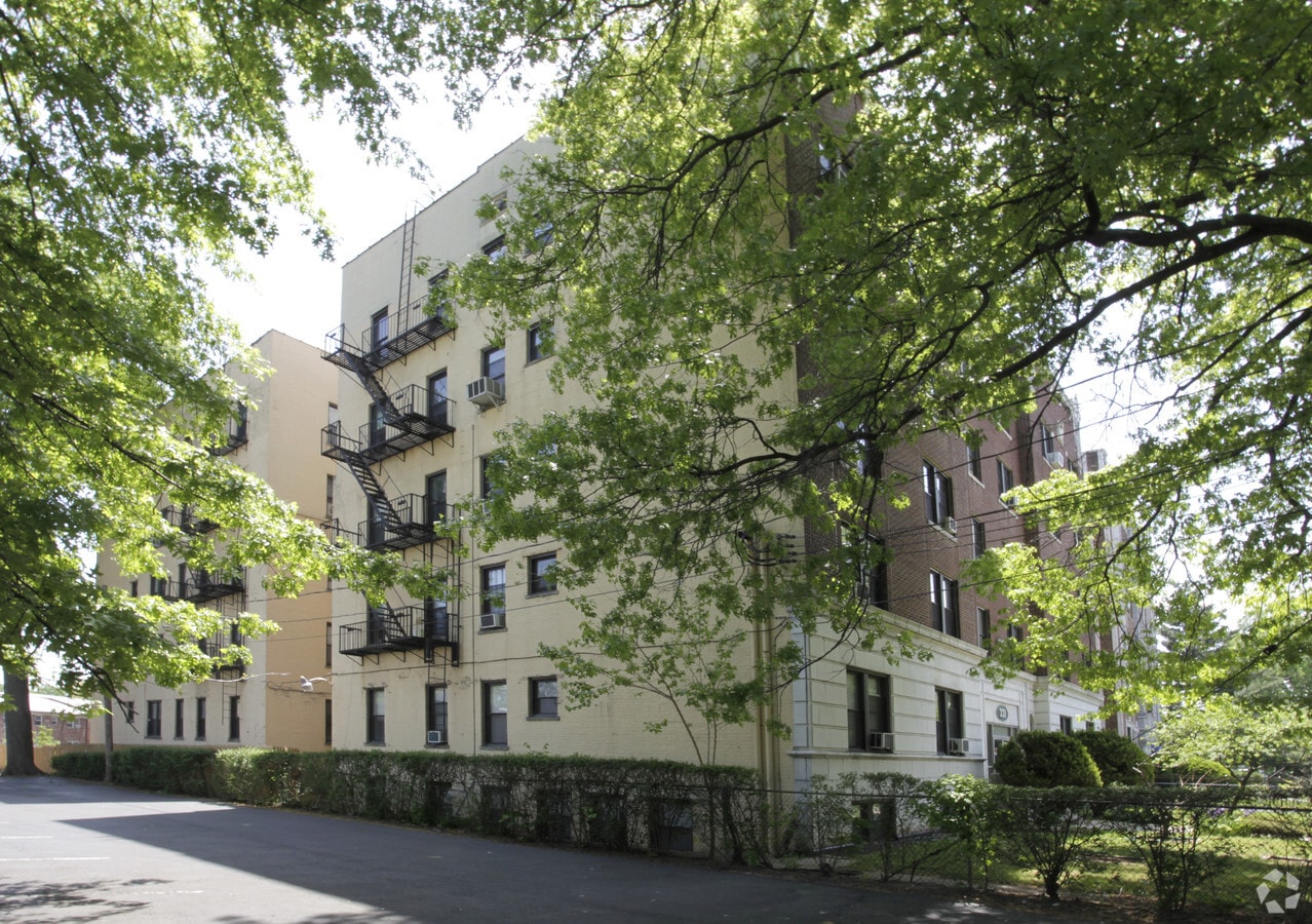 Photo - Elmwood Apartments