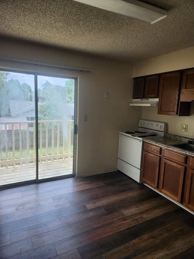 696 S 72nd Ave Unit D (upstairs)