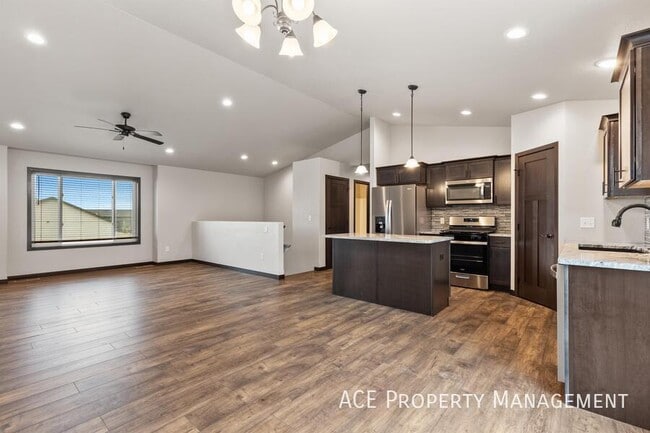 Photo - 840 Jones Dr