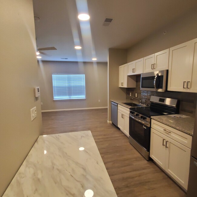 2025 W Grand St Unit 102