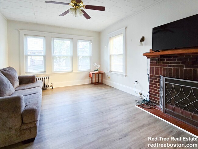 Photo - 63 Pinckney St Unit 1