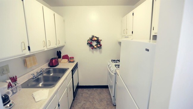 Photo - Cedar Ridge Apartments