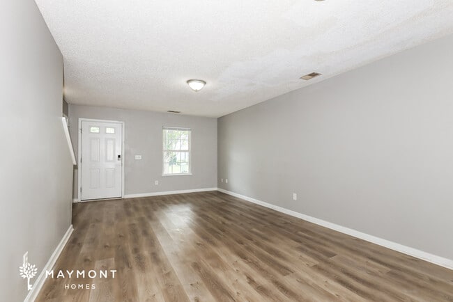 Photo - 313 Denman Loop