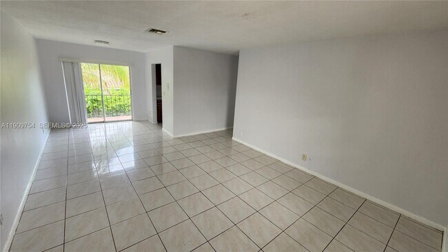 Building Photo - 3090 Coral Springs Dr Unit 6