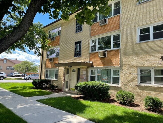 Building Photo - 2802 N Rutherford Ave Unit 2C Rental