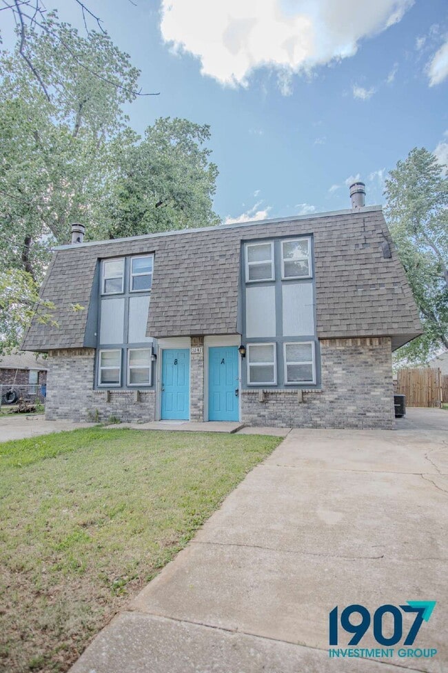 Building Photo - 1247 W Huntington Way Unit A