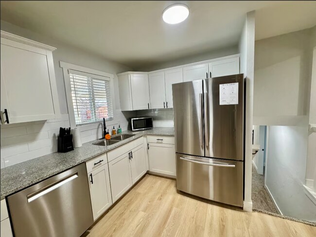 Photo - 1305 Valentine St