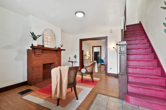 Photo - 2241 1/2 Hawthorne Ave