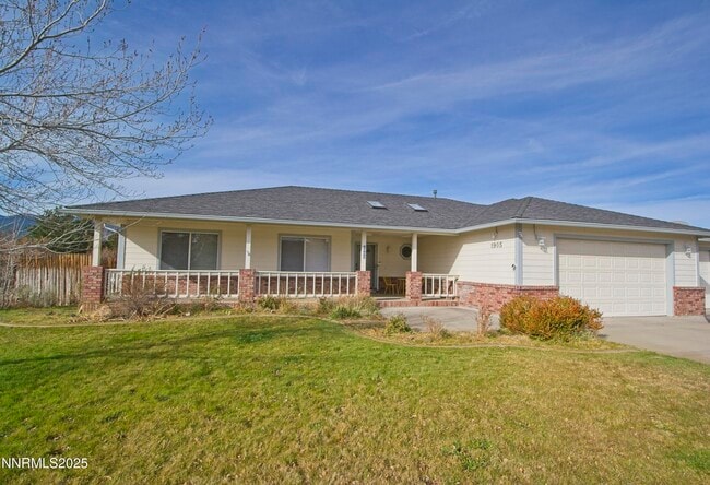 Photo - 1905 Lakeshore Dr