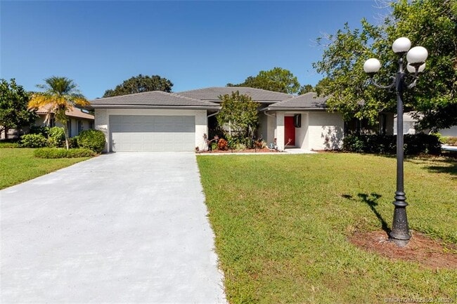 Building Photo - 2343 SW Spoonbill Dr
