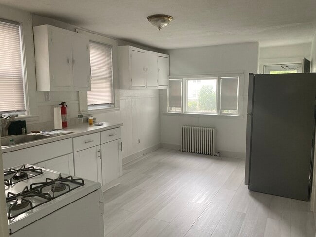 Building Photo - 19 Meacham St Unit 01
