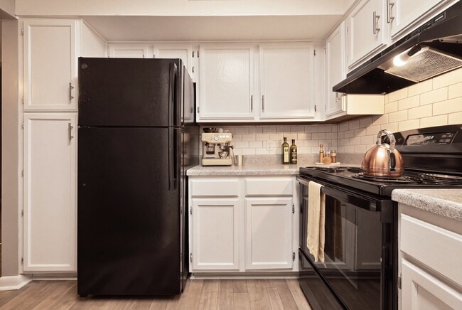 700 Riverchase Apartments