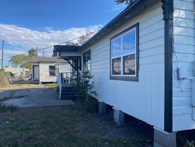 Photo - BEAUTIFUL REMODELED 3 BEDROOM LEASE HOME CLOSE TO DOWNTOWN HOUSTON