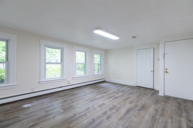Photo - 372-374 Harold St Unit 2R
