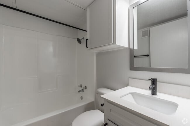 2BR, 2BA - 720SF