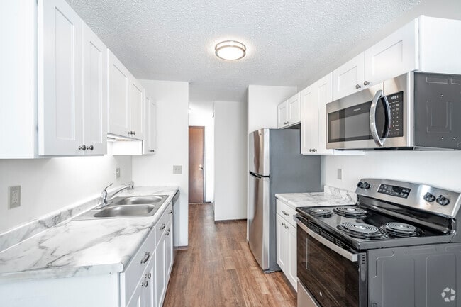 White Bear Royal - Kitchen 2BR, 1.5BA - 1,000SF - Kitchen - White Bear Royal