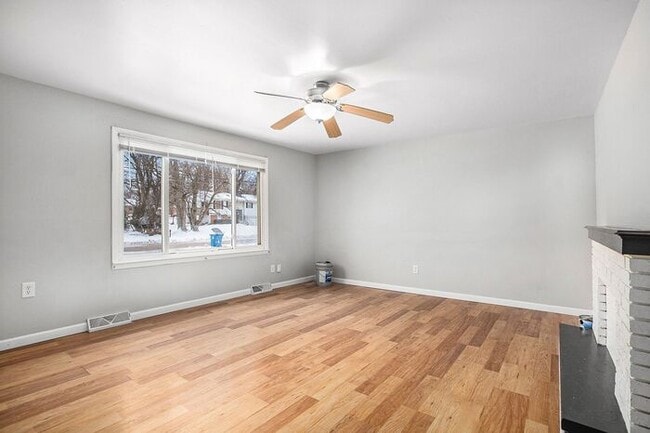 Photo - $1450- 3-Bed/1.5-Bath Town House Duplex, Basement, Garage, 1300 sq. ft. Attractive remodeled mode...