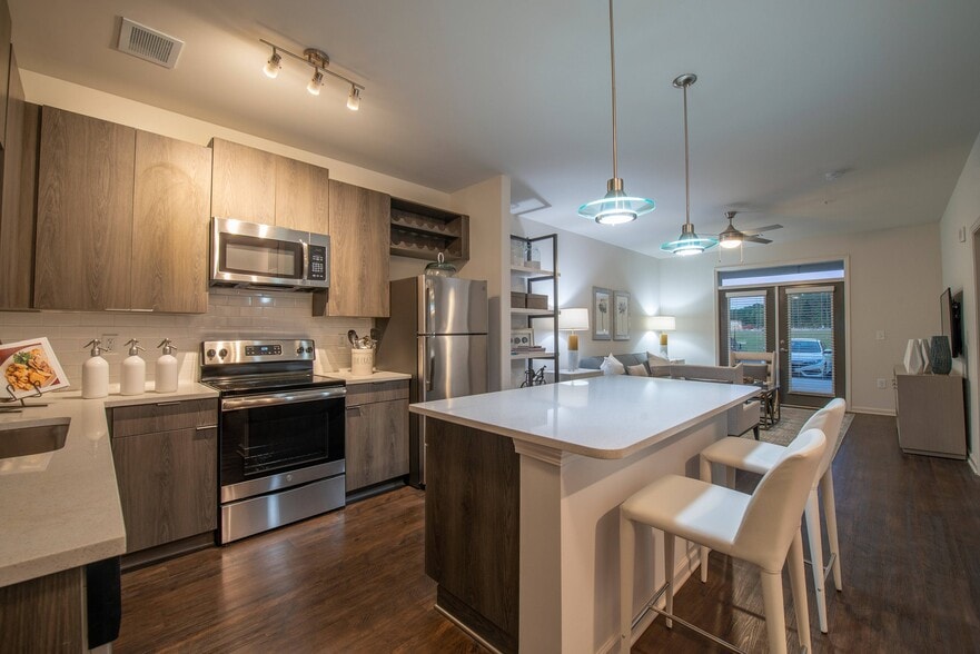 Eat-In Kitchen with Breakfast Bar