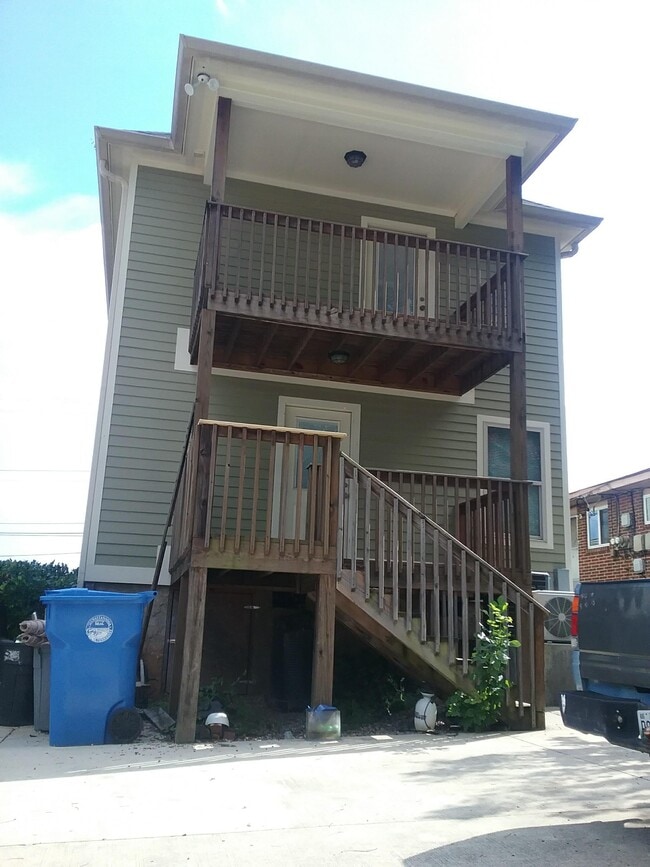 Photo - 1011 Oak St