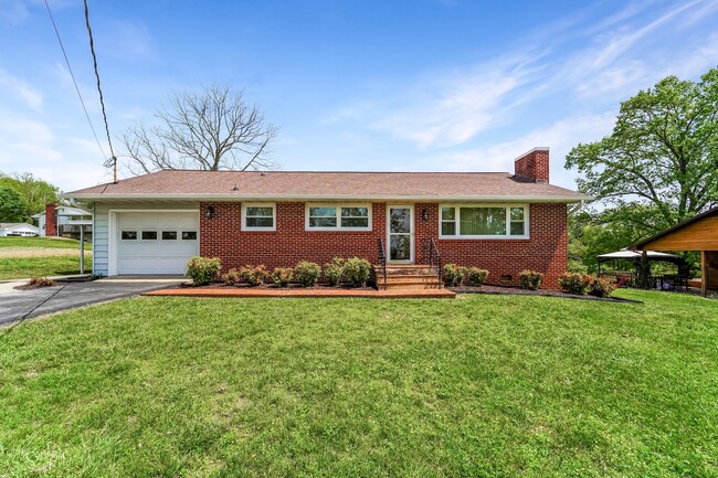 Photo - 180 Spurgeon Dr House